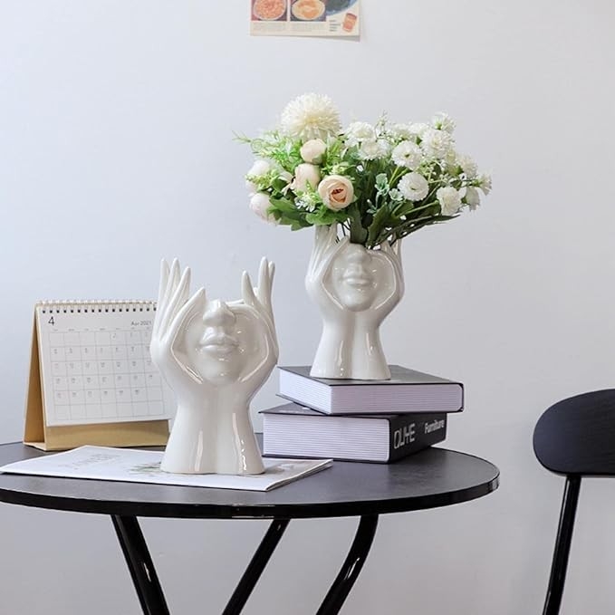 Wazon ceramiczny.